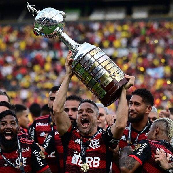 开云体育-他没成马拉多纳 他没成贝利 迭戈强罗比尼奥太多！