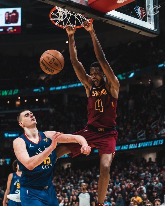 开云体育-最佳新秀！加时打爆约基奇 莫布利捍卫骑士禁区